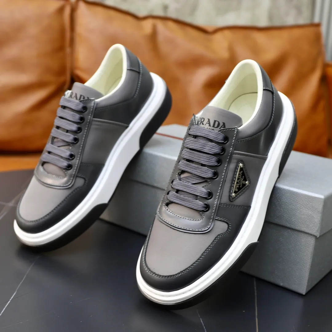Factory price: 720 top original order Brand: PRADA (Prada) Standard code: Men's size 38/44 (45 can be customized) Grade: Same as the official website Material: Original cowhide, cowhide lining, original combination two-color wear-resistant soft outsole Style category: casual sports version, young fashion, European and American trend, British style Color: actual picture color
